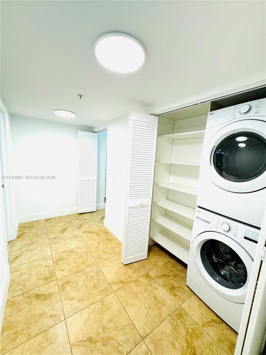 41 SE 5th St #808, Miami FL 33131