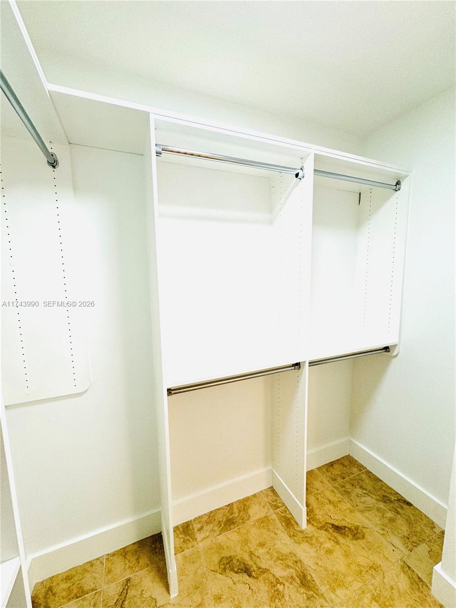 41 SE 5th St #808, Miami FL 33131