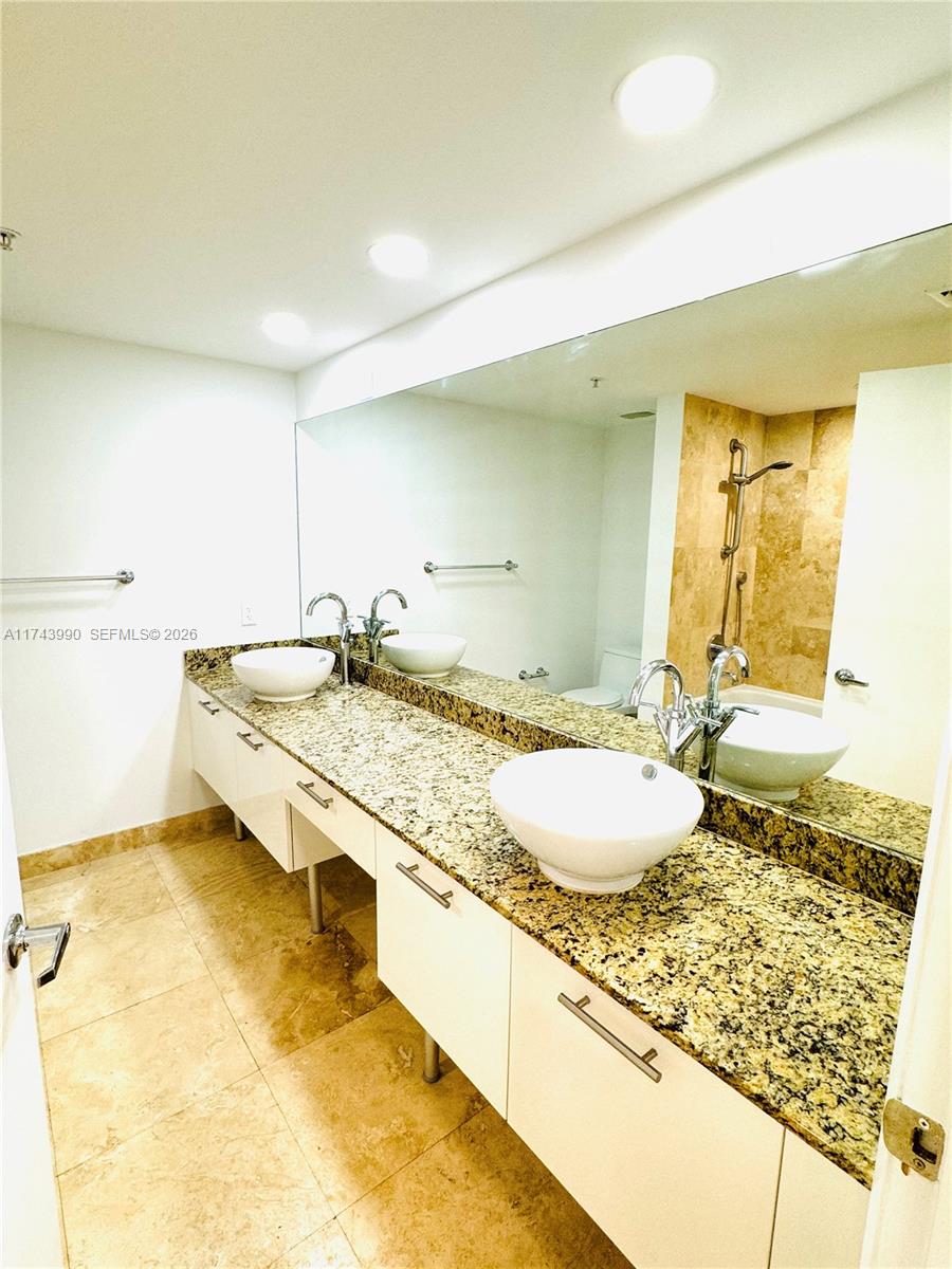 41 SE 5th St #808, Miami FL 33131
