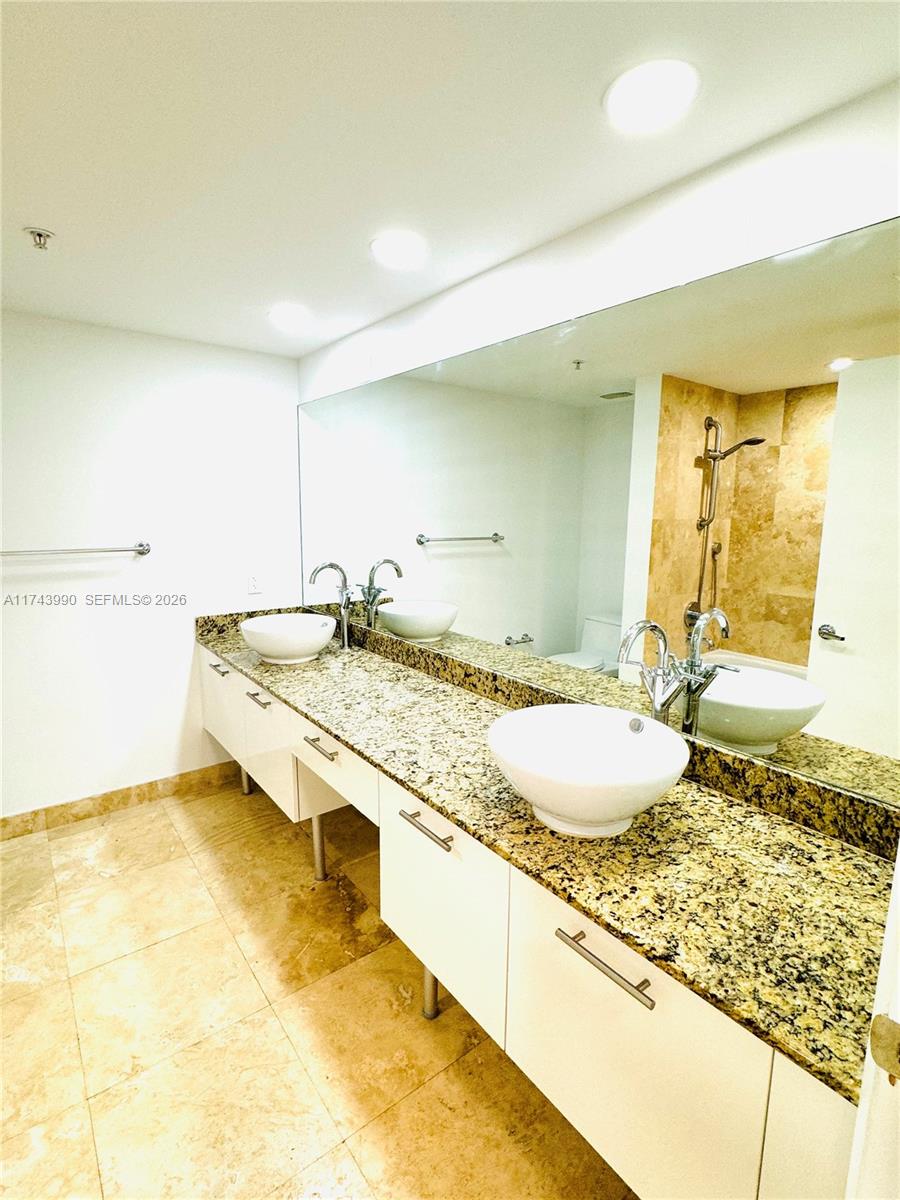 41 SE 5th St #808, Miami FL 33131