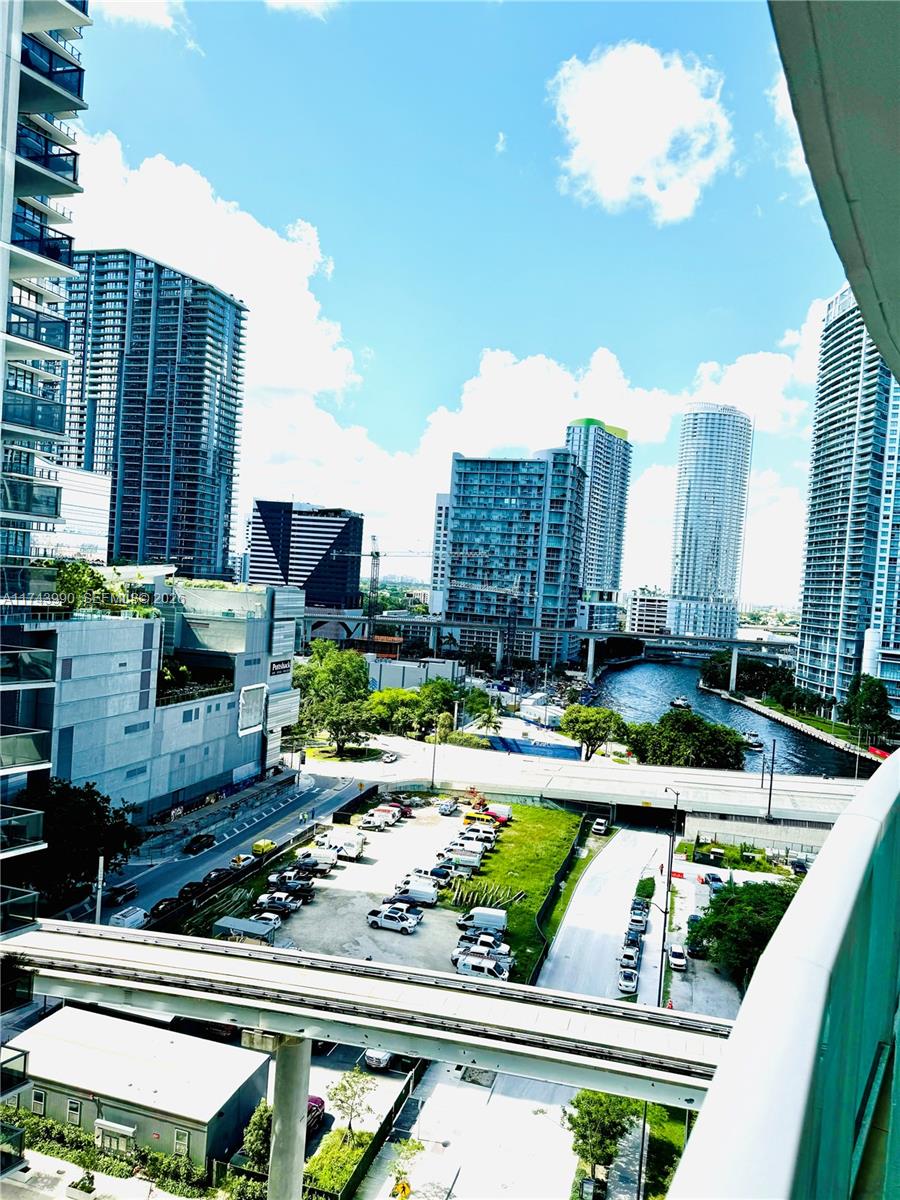 41 SE 5th St #808, Miami FL 33131