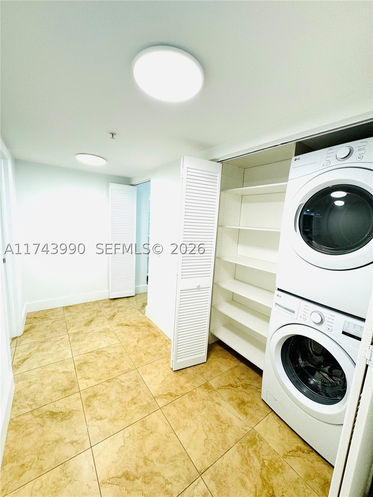 41 SE 5th St #808, Miami FL 33131