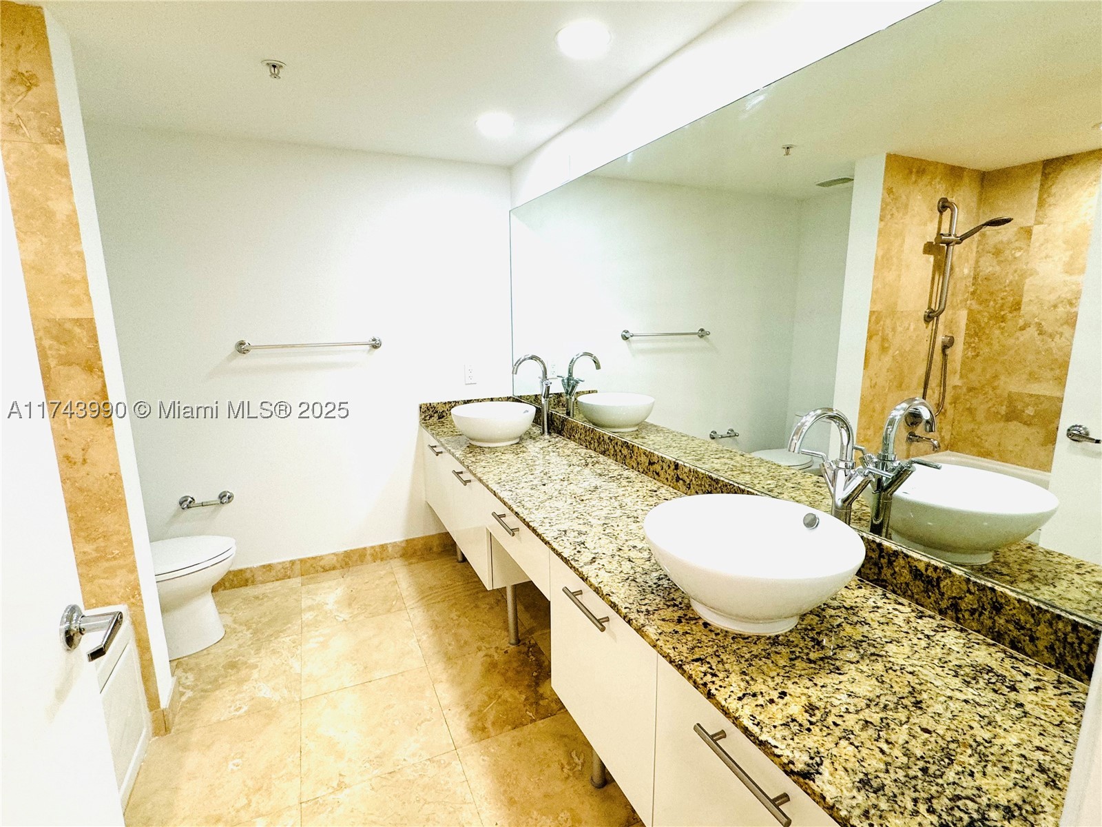 41 SE 5th St #808, Miami FL 33131