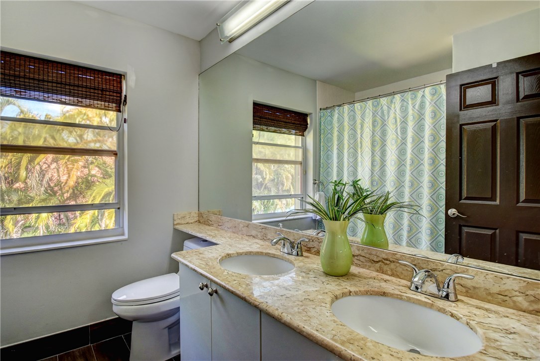 41 SE 5th St #808, Miami FL 33131