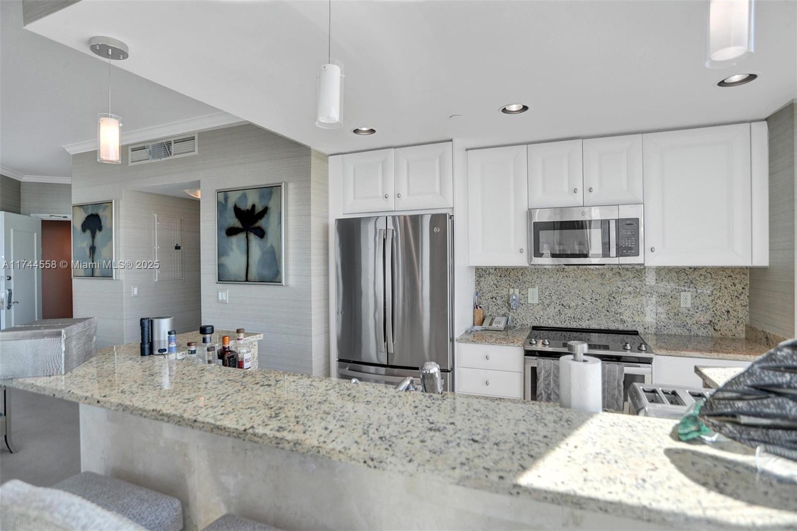 4401 Collins Ave #2114/2116, Miami Beach FL 33140