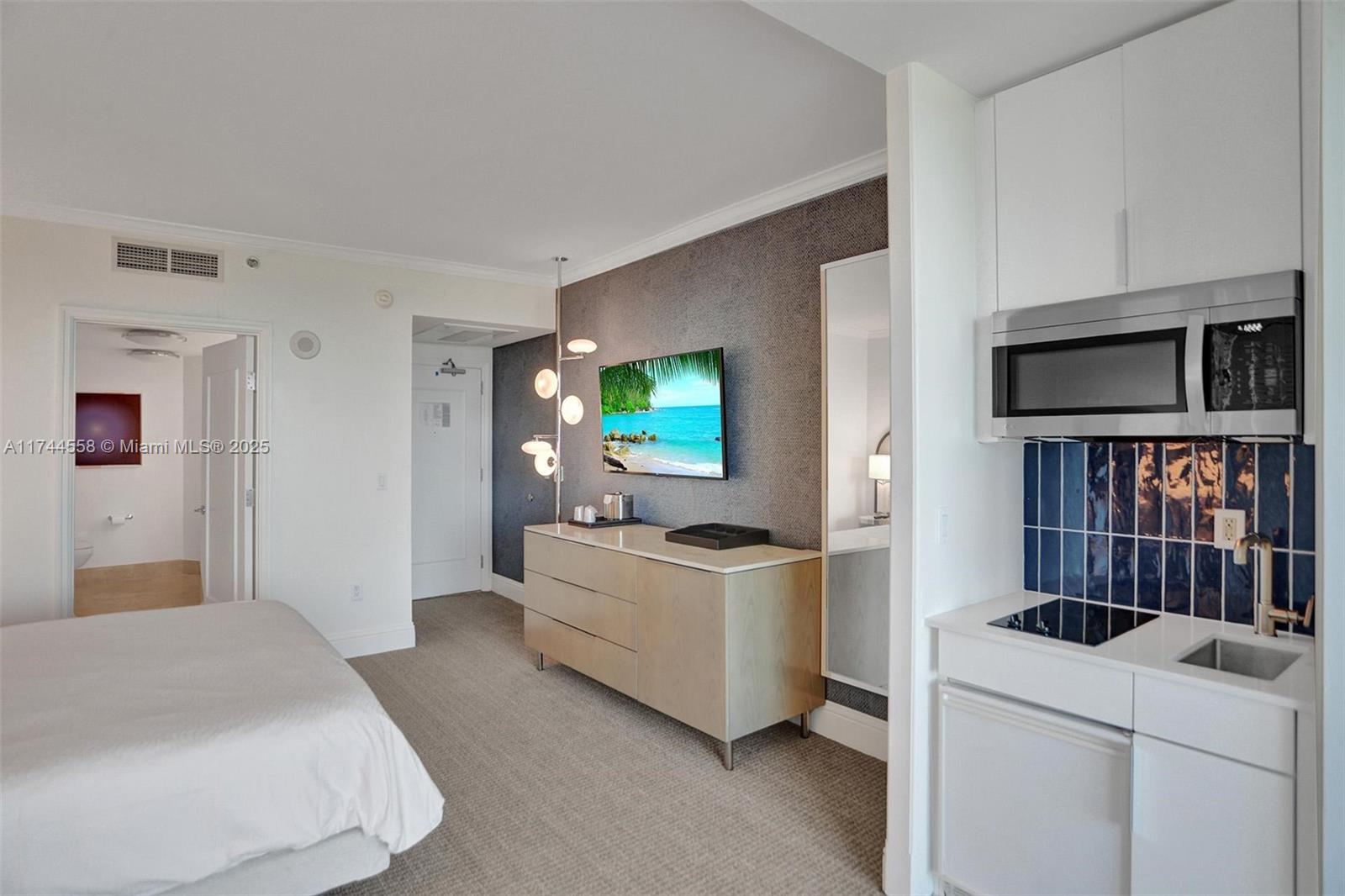 4401 Collins Ave #2114/2116, Miami Beach FL 33140