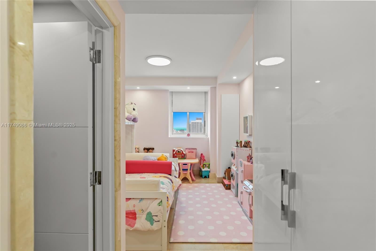 4775 Collins Ave #3505, Miami Beach FL 33140