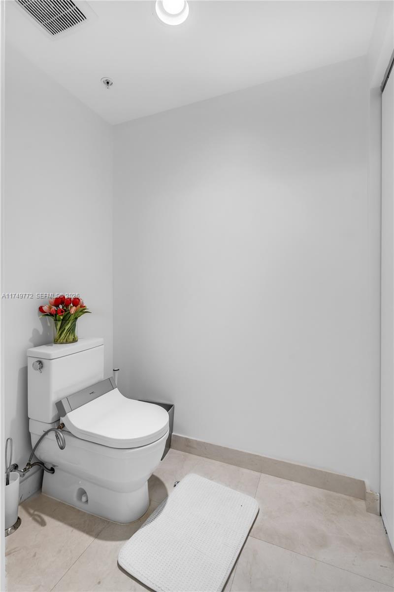 17111 Biscayne Blvd #2001, North Miami Beach FL 33160
