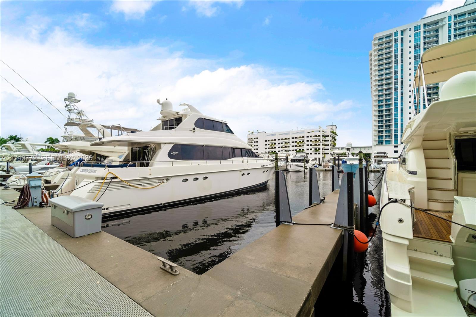 17111 Biscayne Blvd #2001, North Miami Beach FL 33160