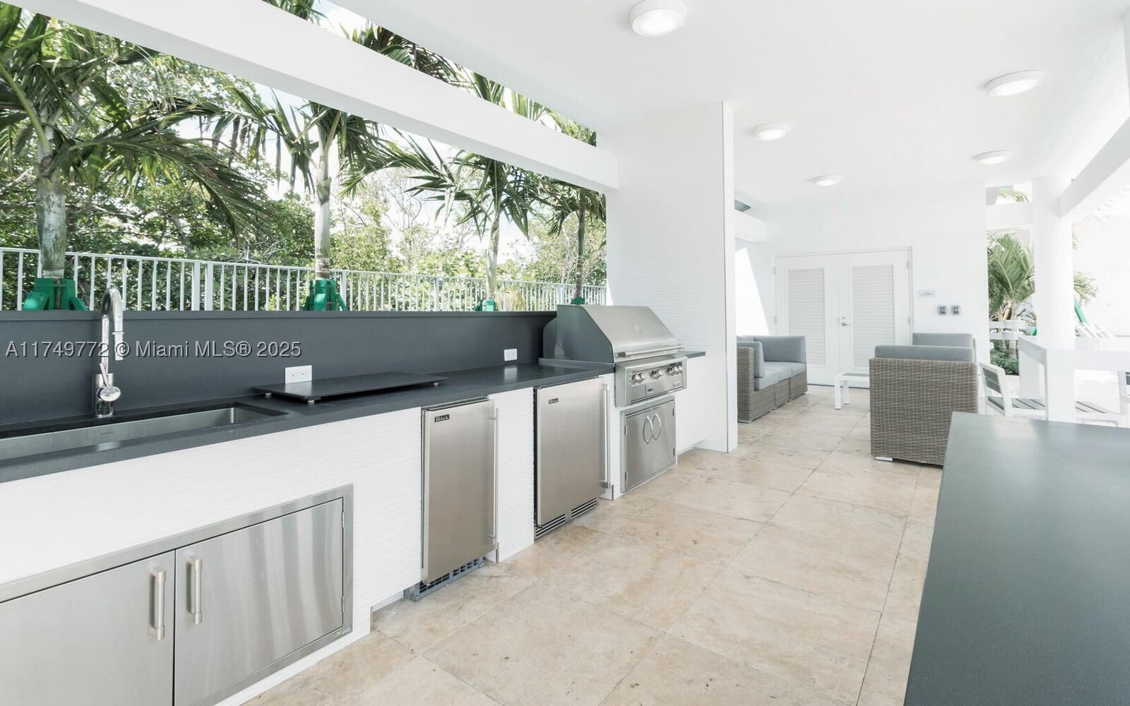 17111 Biscayne Blvd #2001, North Miami Beach FL 33160