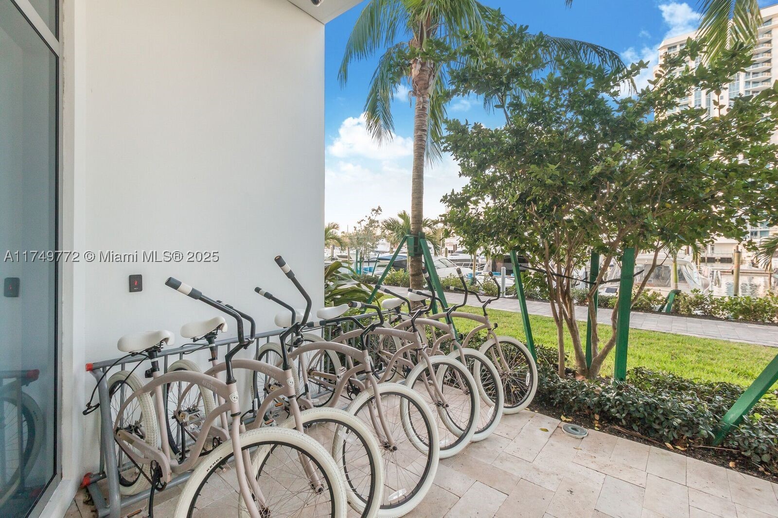 17111 Biscayne Blvd #2001, North Miami Beach FL 33160