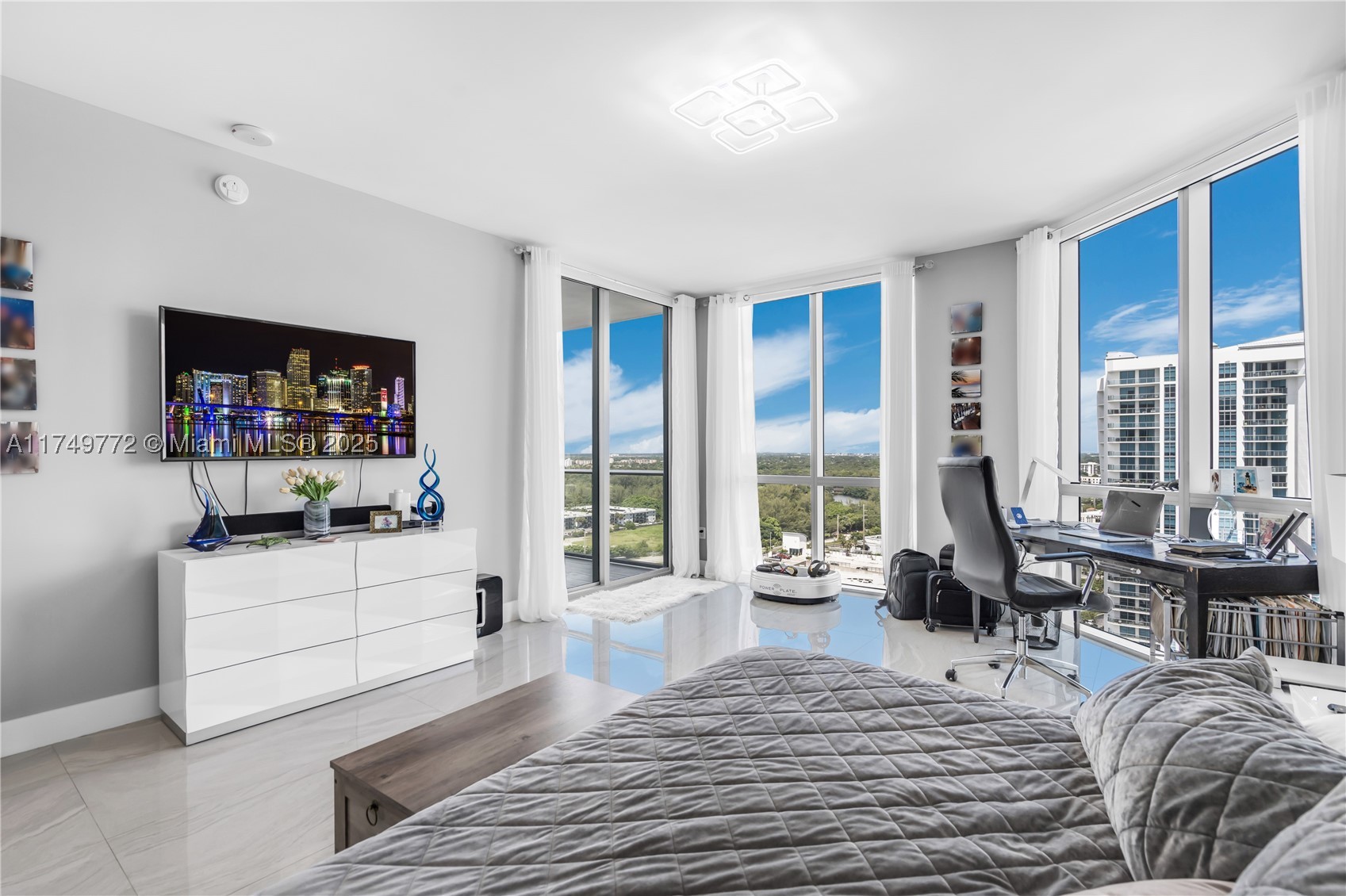 17111 Biscayne Blvd #2001, North Miami Beach FL 33160