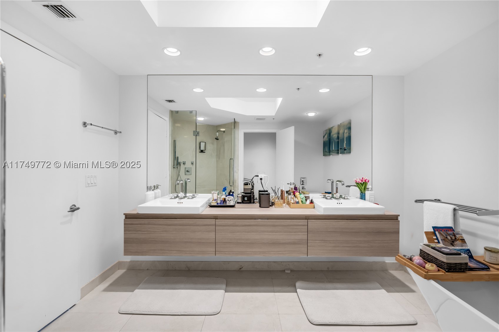 17111 Biscayne Blvd #2001, North Miami Beach FL 33160