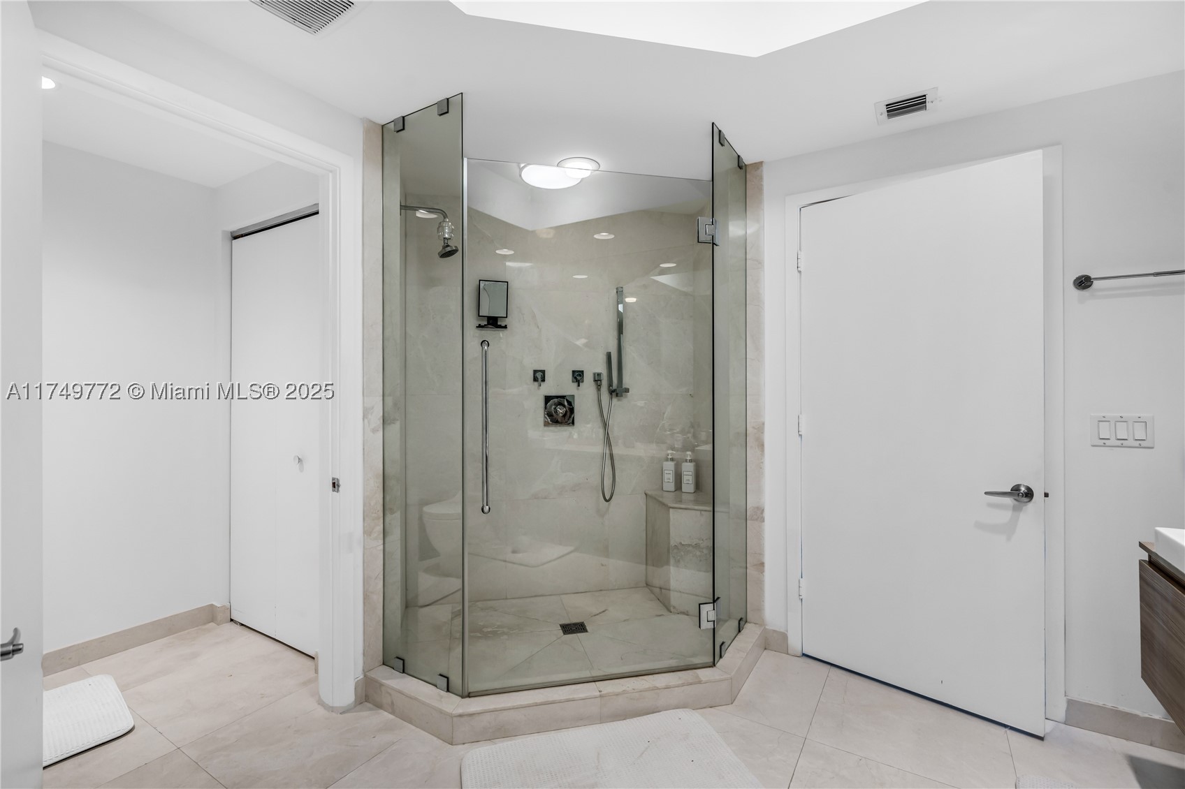 17111 Biscayne Blvd #2001, North Miami Beach FL 33160