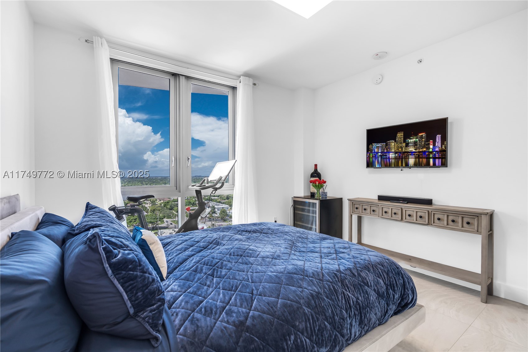 17111 Biscayne Blvd #2001, North Miami Beach FL 33160