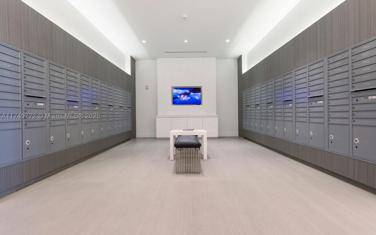 17111 Biscayne Blvd #2001, North Miami Beach FL 33160