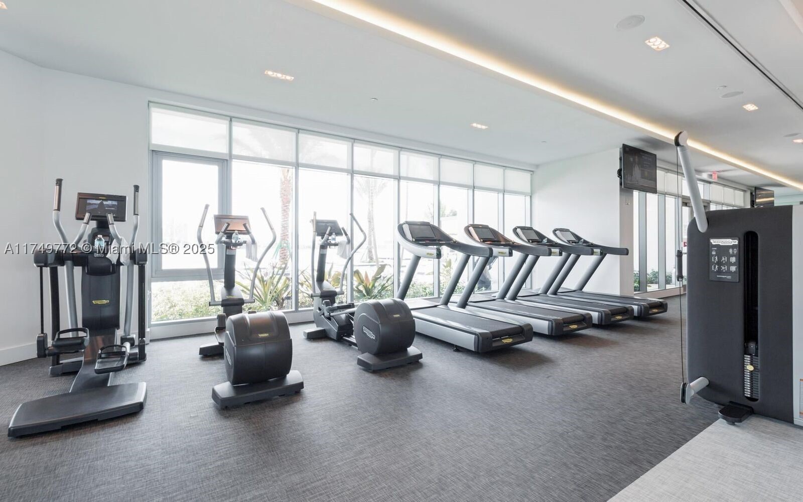 17111 Biscayne Blvd #2001, North Miami Beach FL 33160