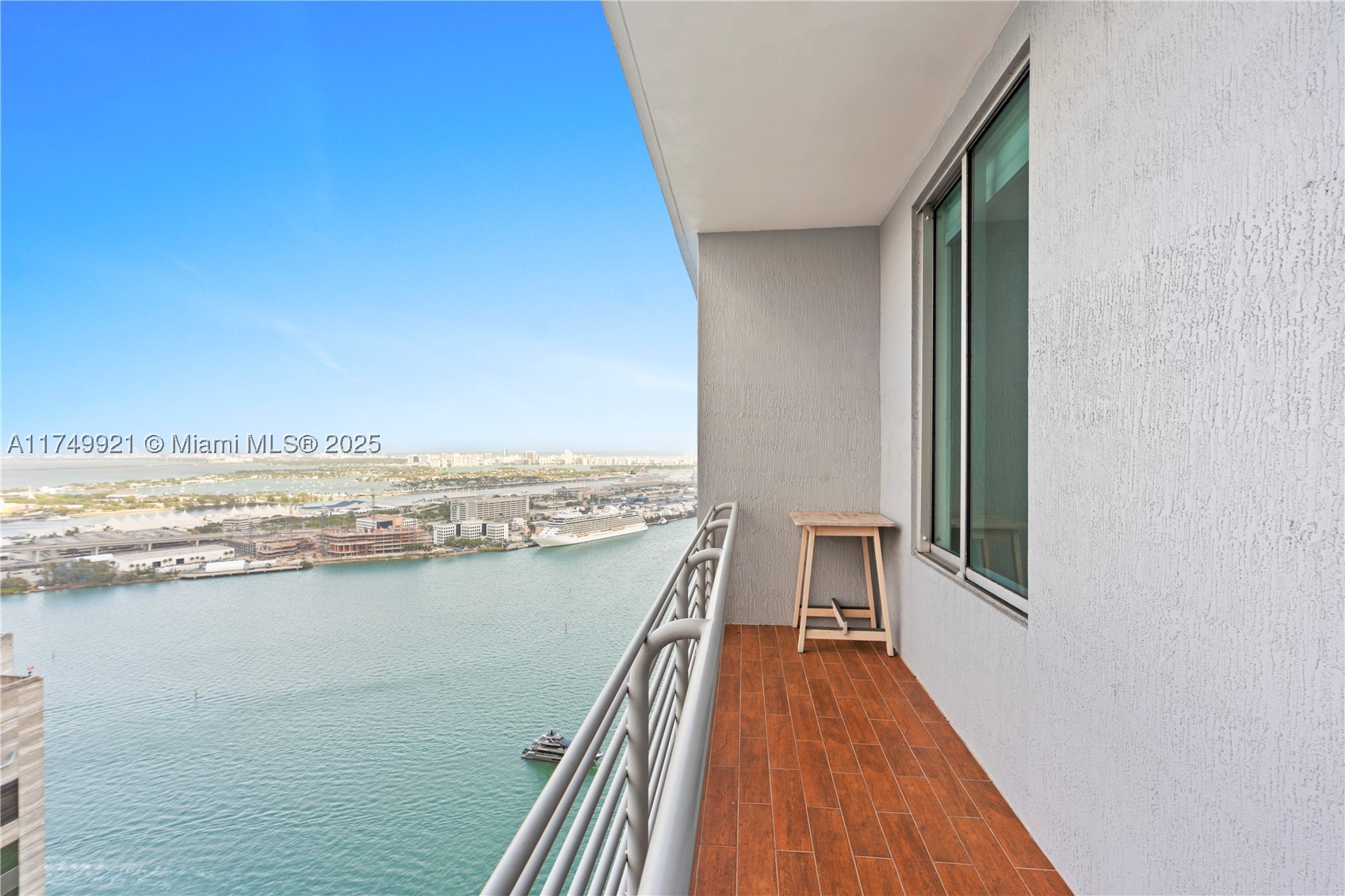 335 S Biscayne Blvd #UPH02, Miami FL 33131