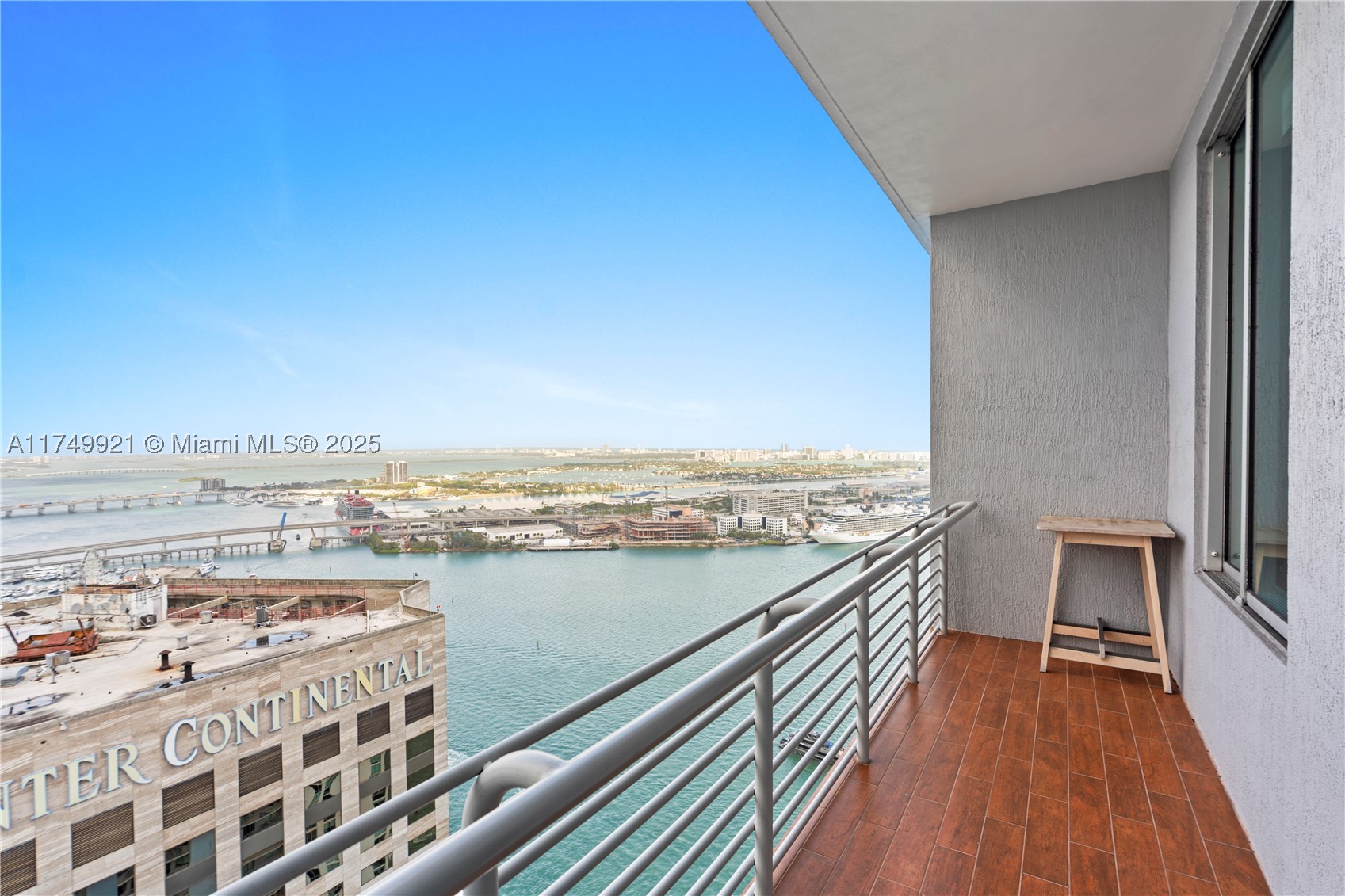 335 S Biscayne Blvd #UPH02, Miami FL 33131