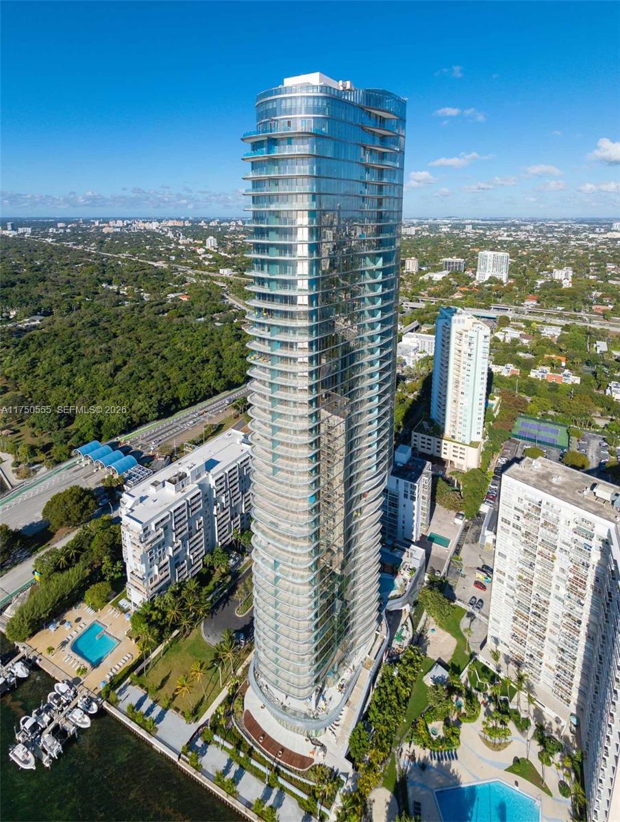 175 SE 25 RD #3902, Miami FL 33129