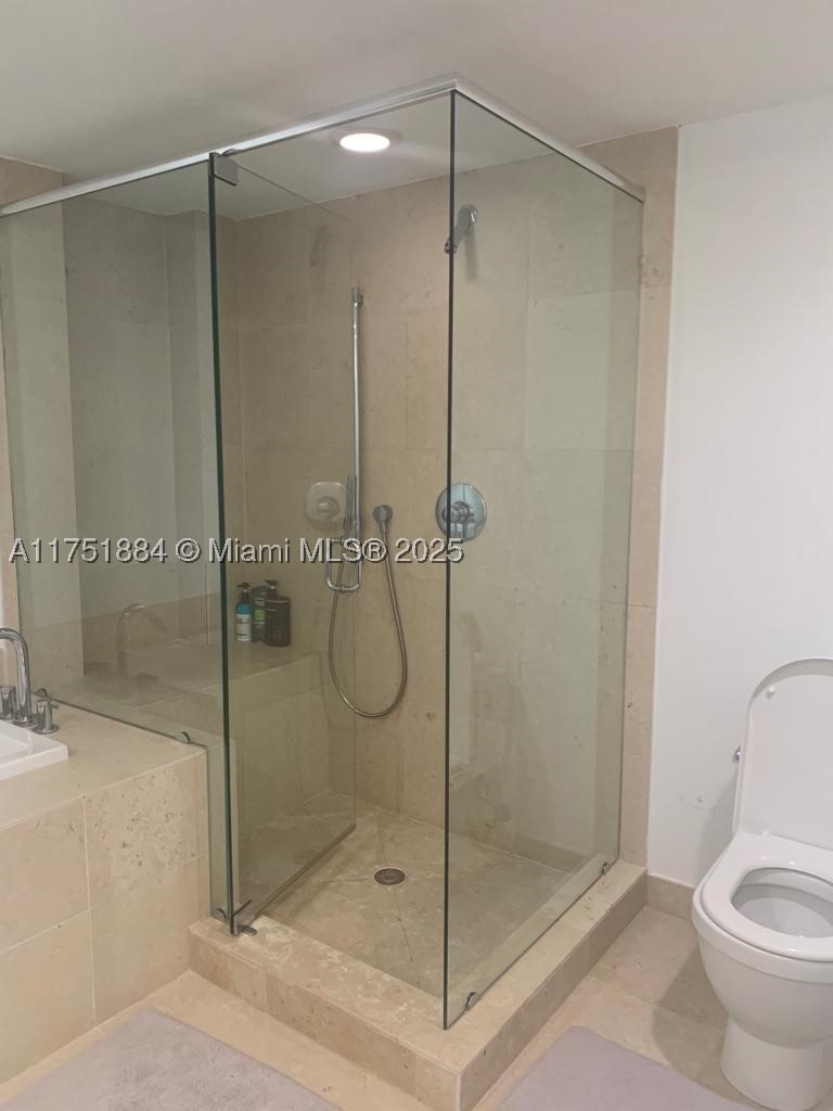 465 Brickell Ave #2405, Miami FL 33131