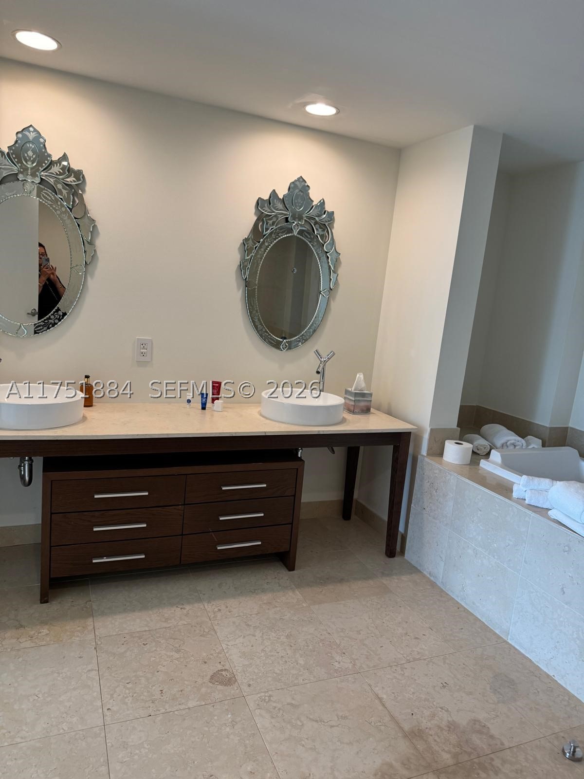 465 Brickell Ave #2405, Miami FL 33131