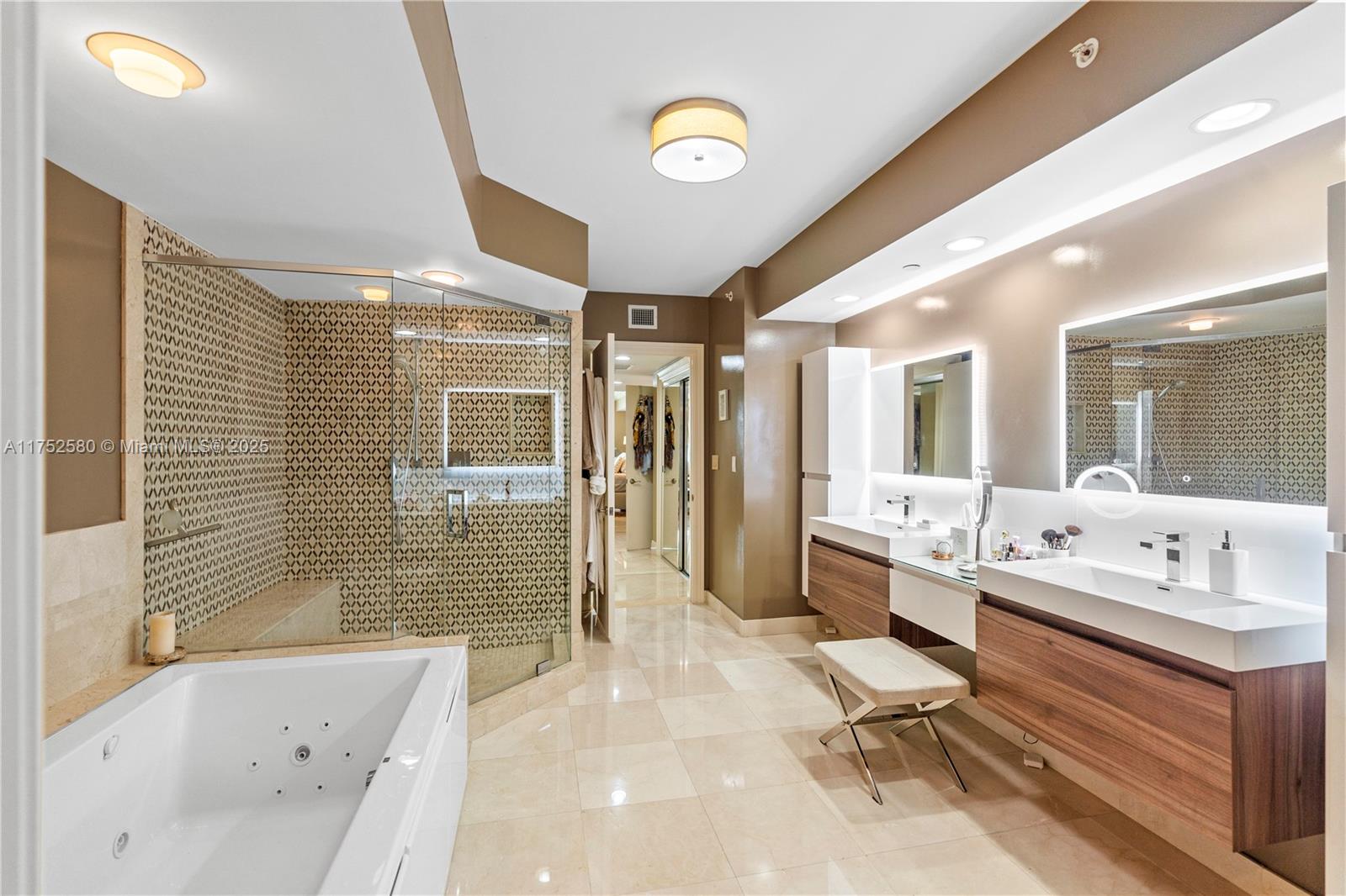 20201 E Country Club Dr #2708, Aventura FL 33180