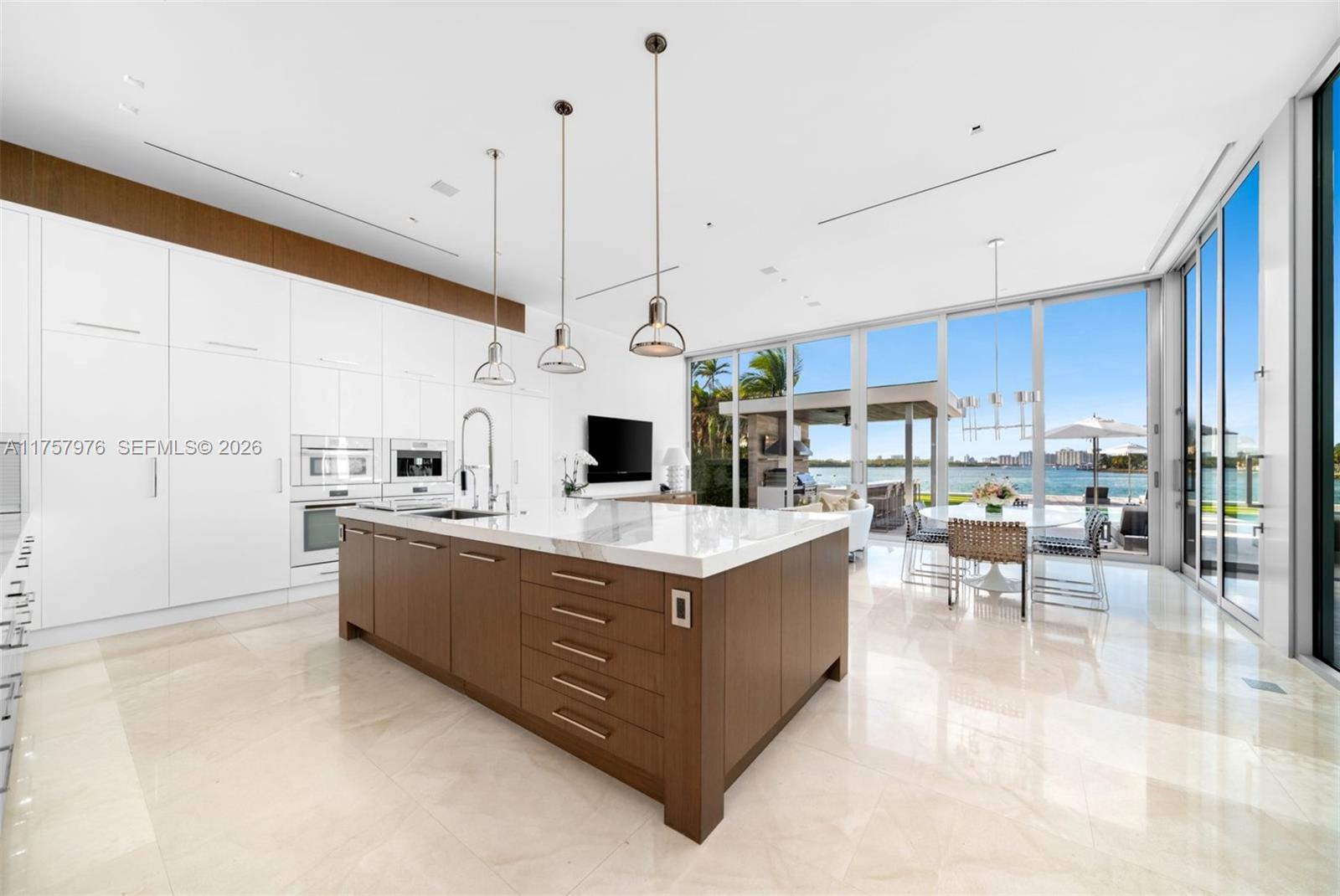 284 Bal Bay Dr, Bal Harbour FL 33154