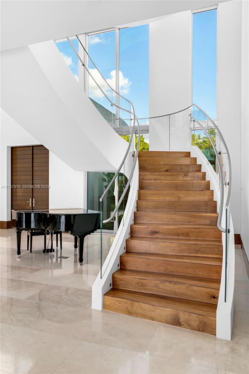 284 Bal Bay Dr, Bal Harbour FL 33154