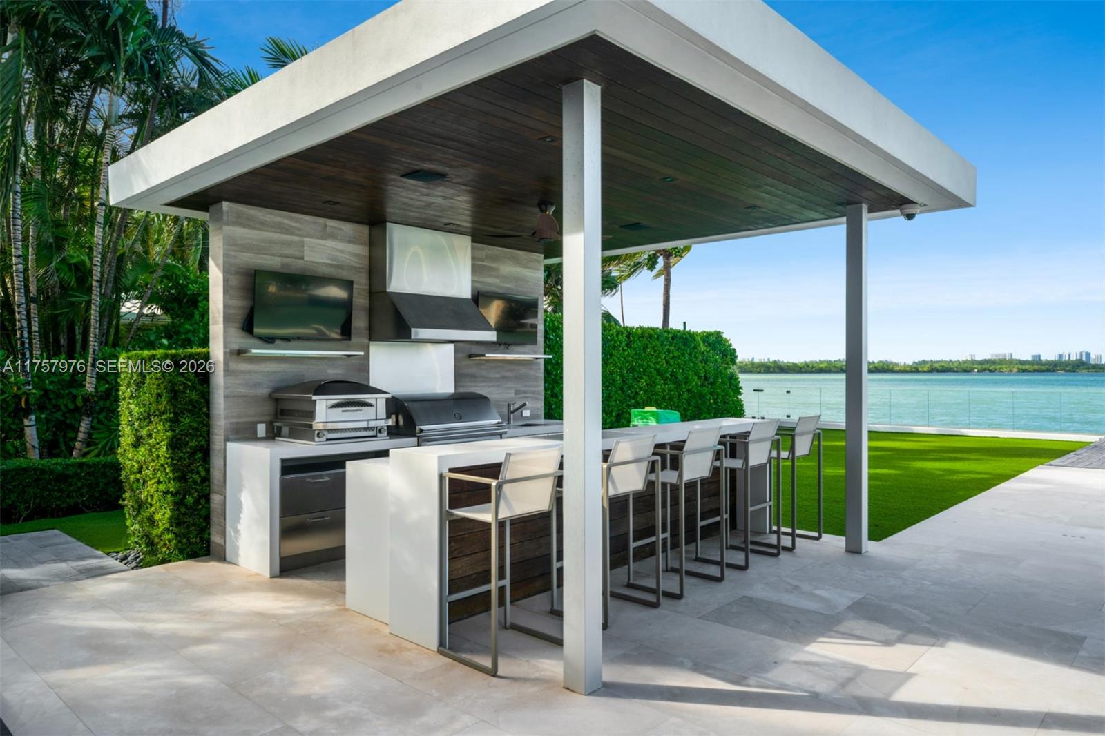 284 Bal Bay Dr, Bal Harbour FL 33154