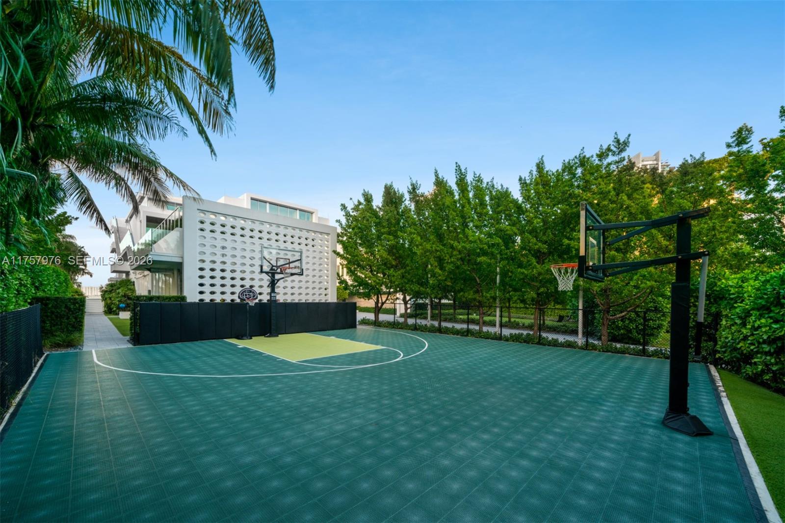 284 Bal Bay Dr, Bal Harbour FL 33154