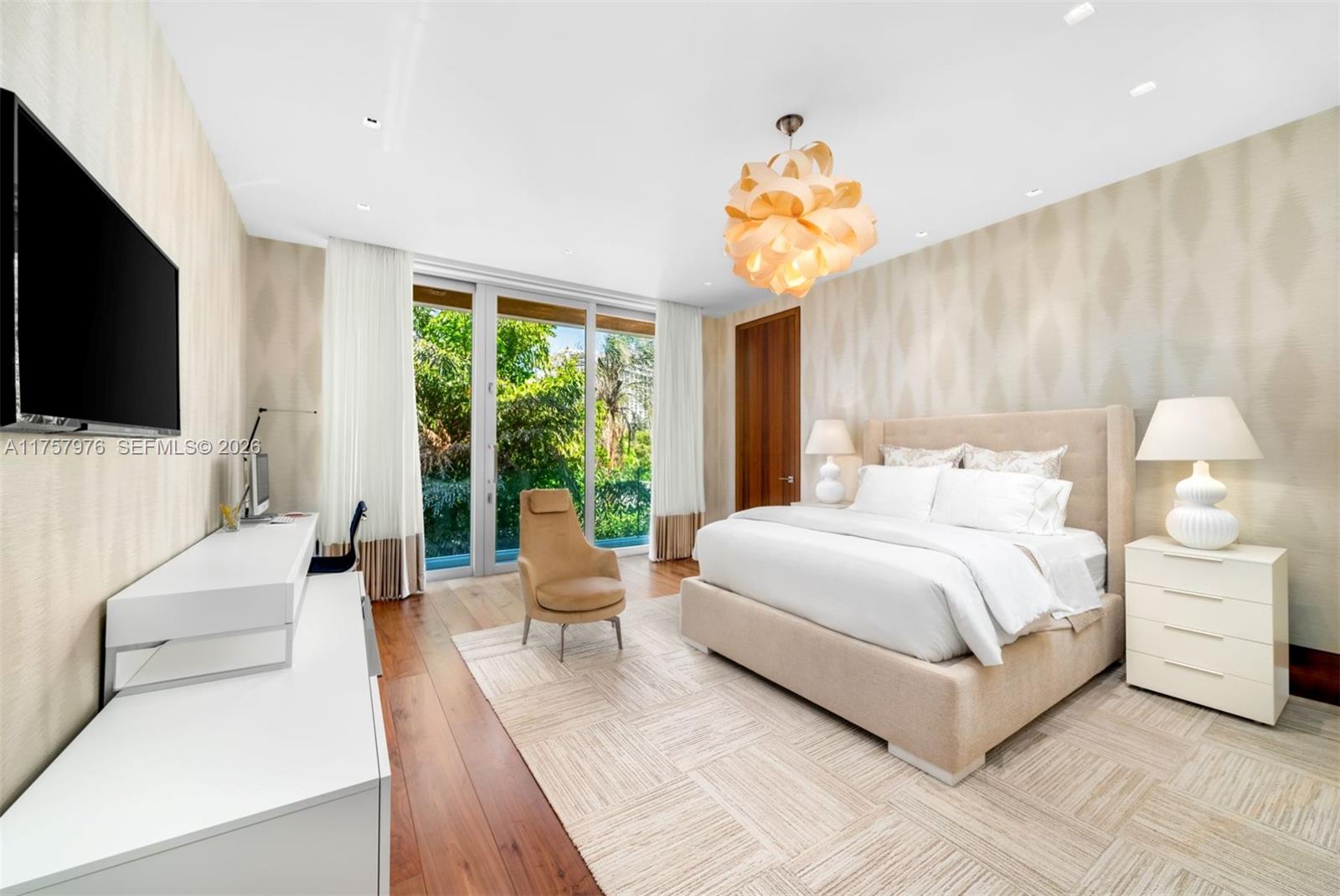284 Bal Bay Dr, Bal Harbour FL 33154