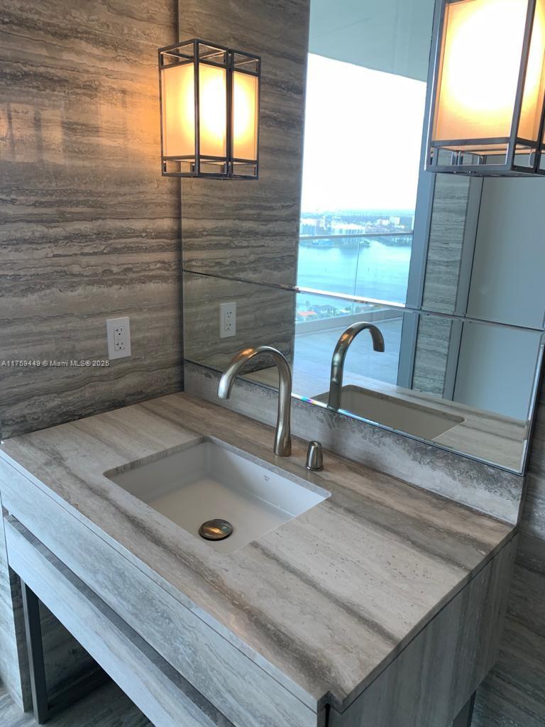 18975 SE Collins Ave #3405, Sunny Isles Beach FL 33160
