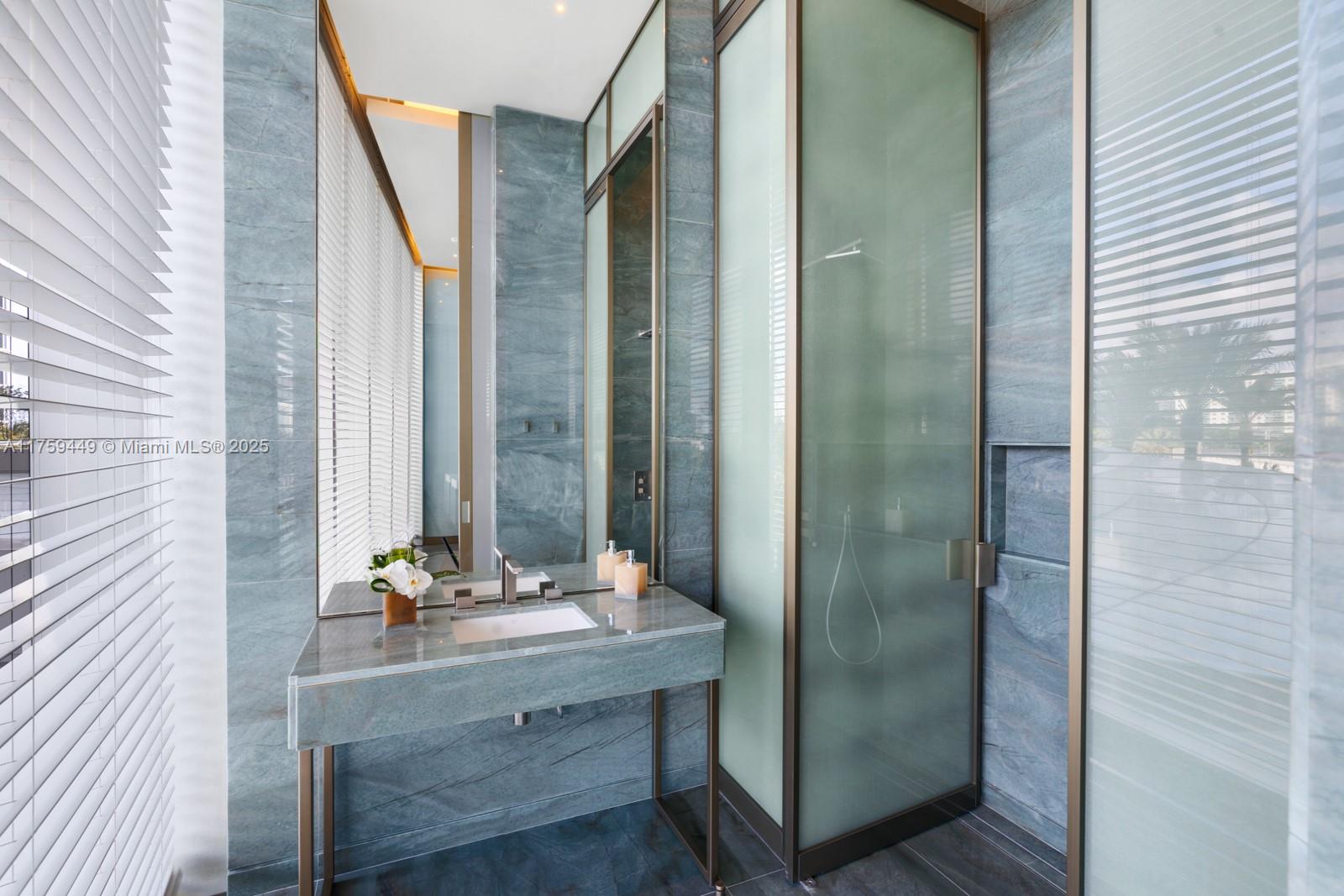 18975 SE Collins Ave #3405, Sunny Isles Beach FL 33160