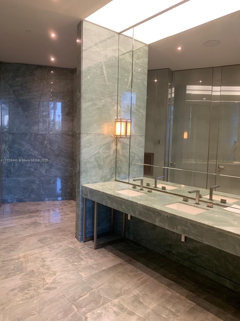 18975 SE Collins Ave #3405, Sunny Isles Beach FL 33160