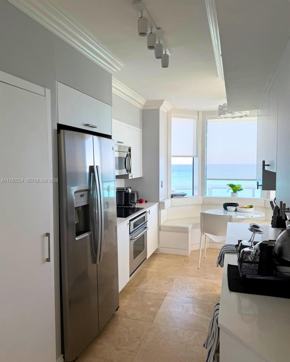 6365 Collins Ave #1903, Miami Beach FL 33141