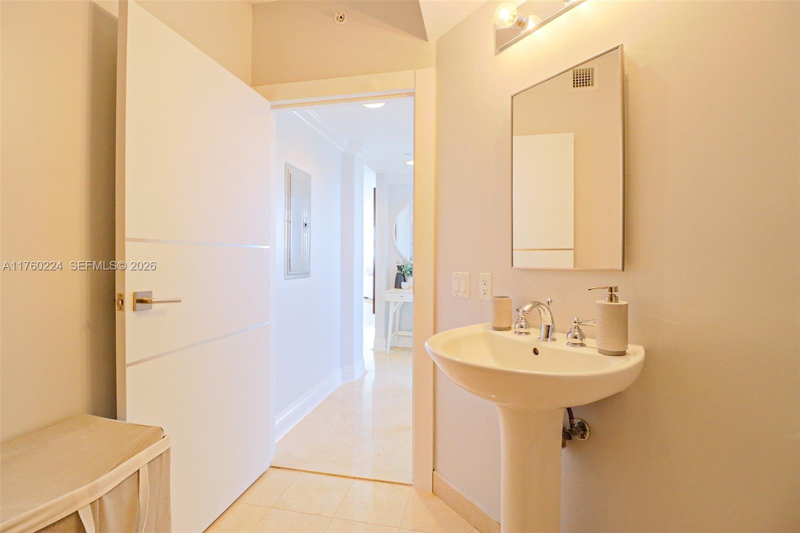 6365 Collins Ave #1903, Miami Beach FL 33141