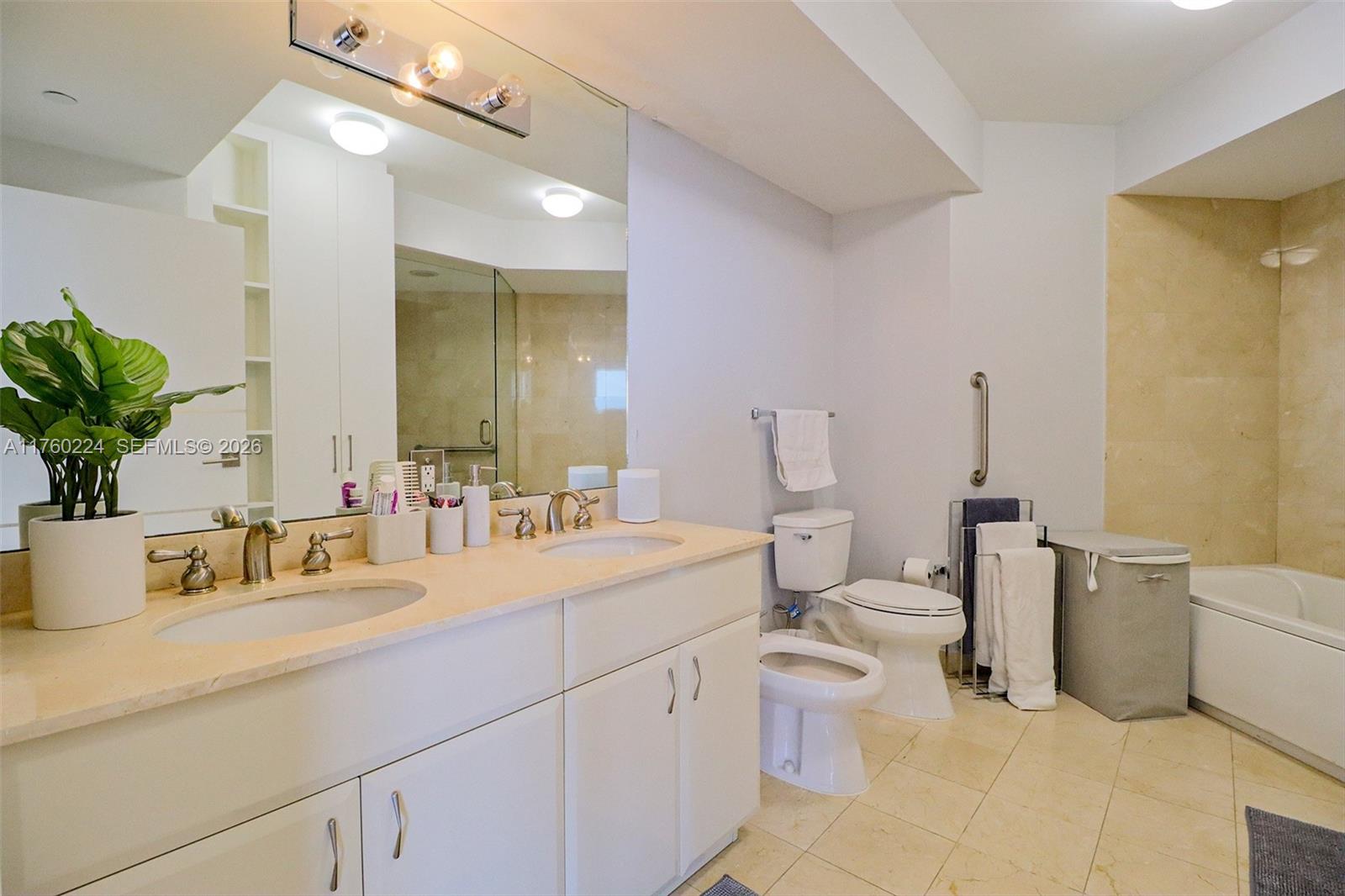 6365 Collins Ave #1903, Miami Beach FL 33141