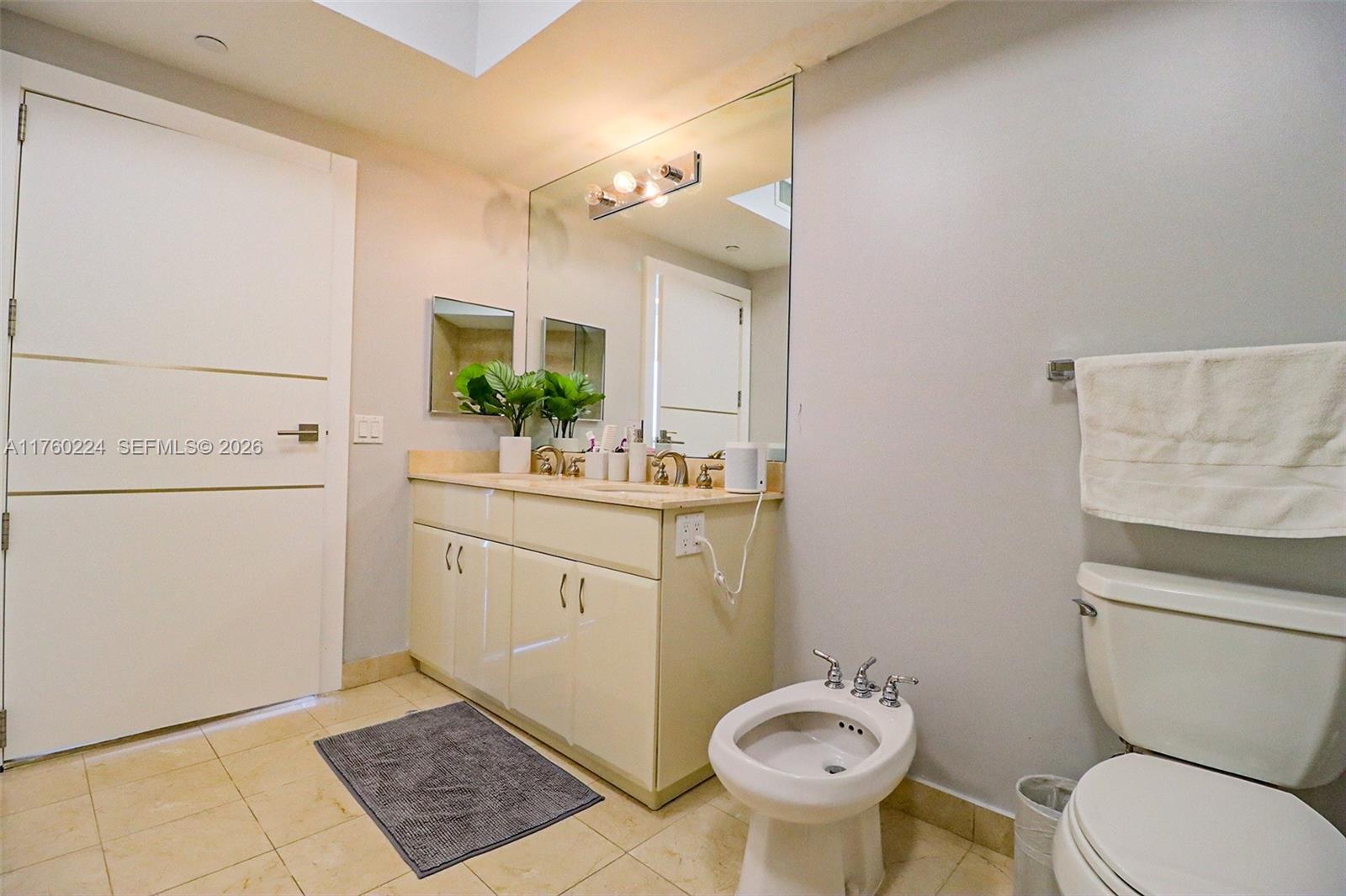 6365 Collins Ave #1903, Miami Beach FL 33141