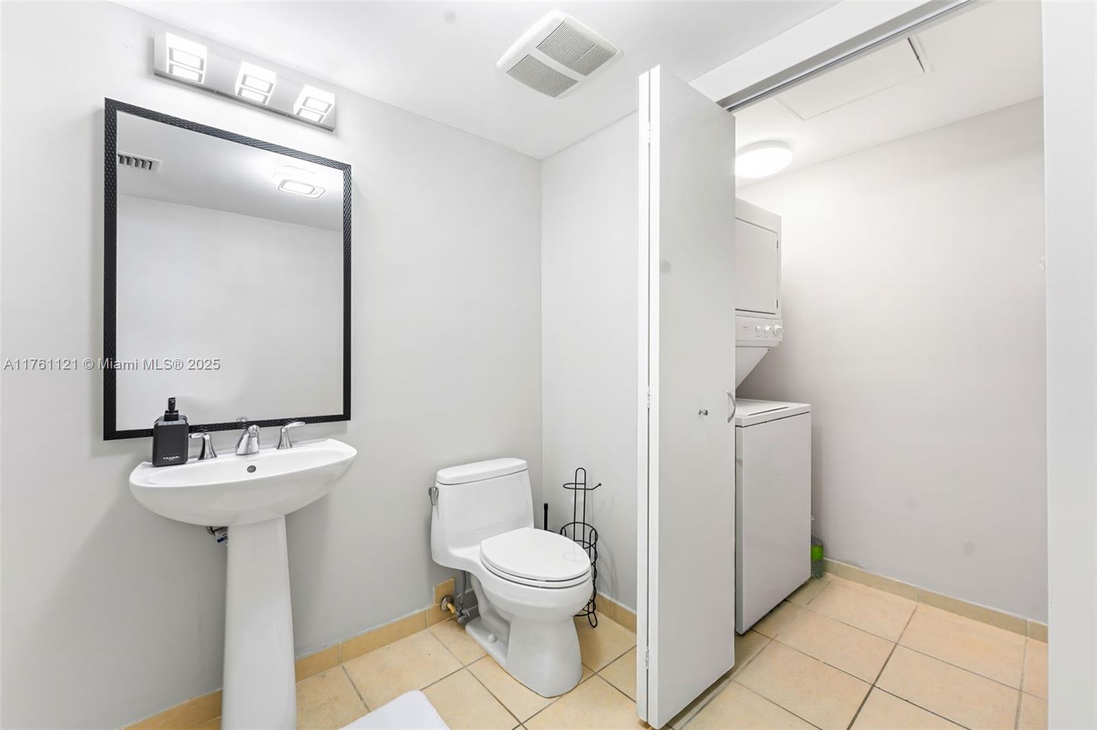 16699 Collins Ave #2810, Sunny Isles Beach FL 33160