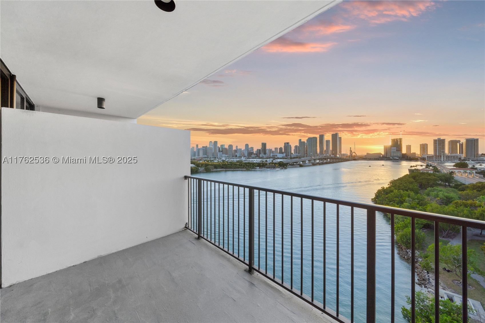 1000 Venetian Way #810, Miami FL 33139