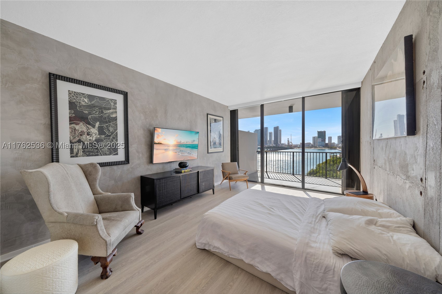 1000 Venetian Way #810, Miami FL 33139