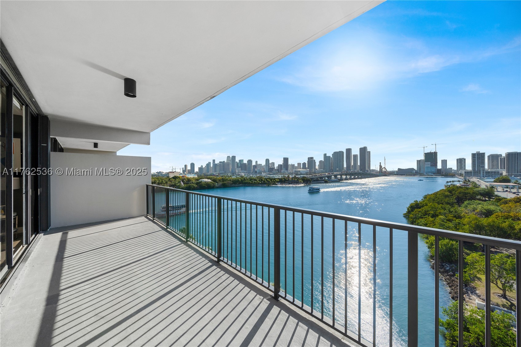 1000 Venetian Way #810, Miami FL 33139