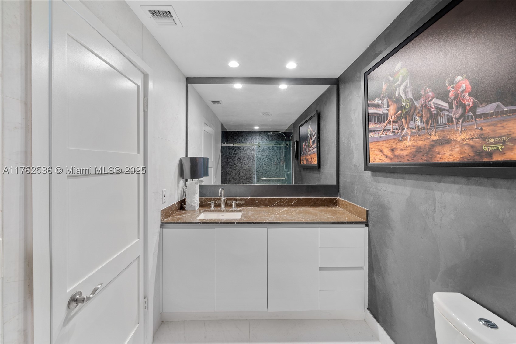 1000 Venetian Way #810, Miami FL 33139
