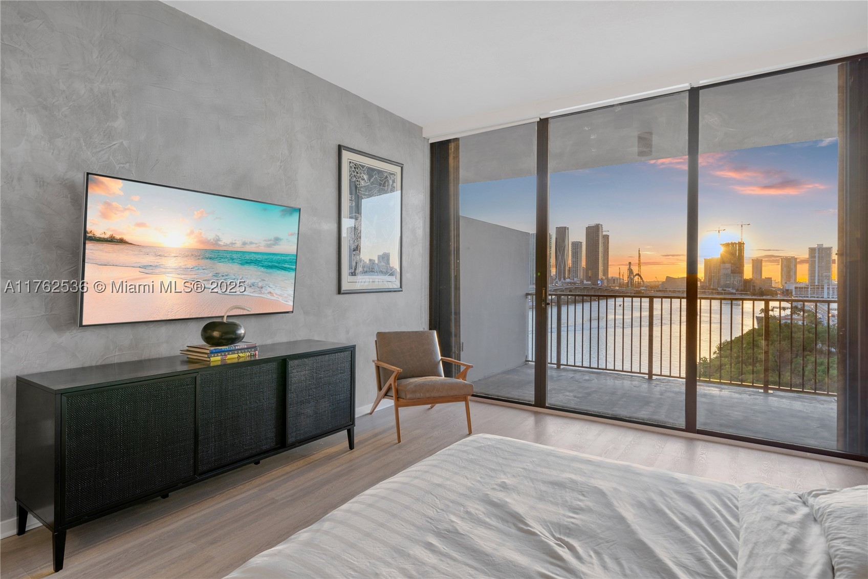 1000 Venetian Way #810, Miami FL 33139