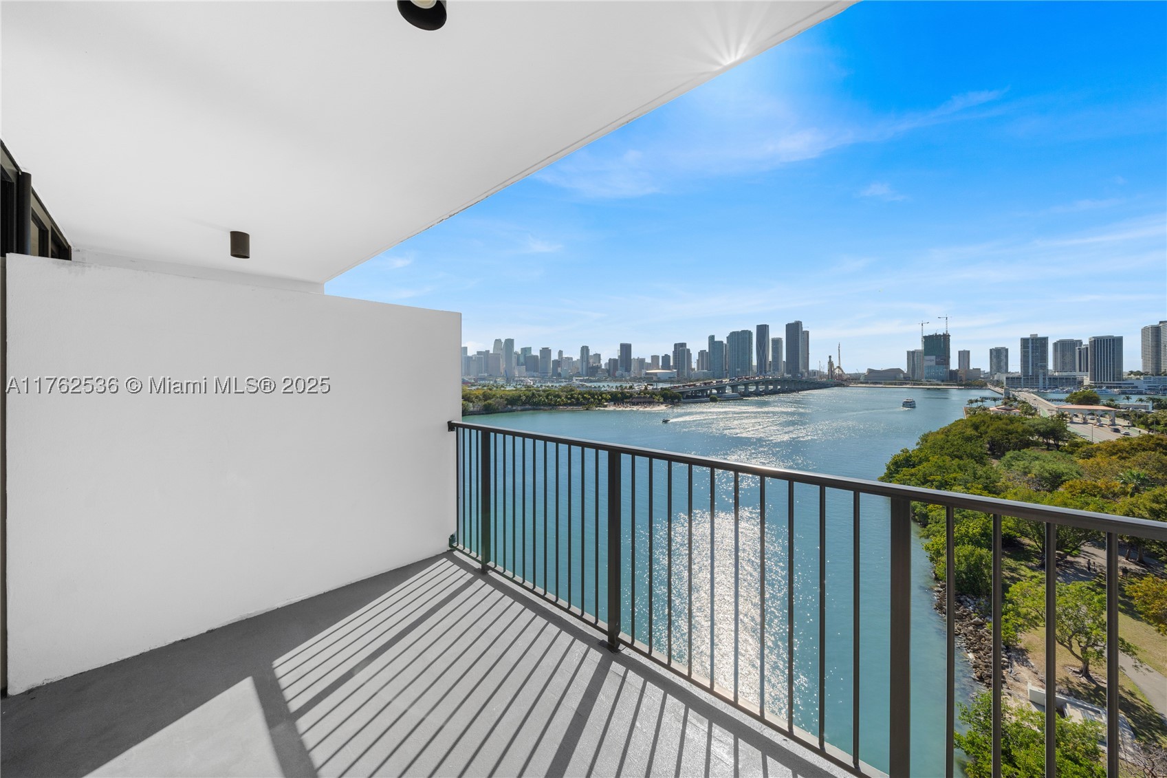 1000 Venetian Way #810, Miami FL 33139