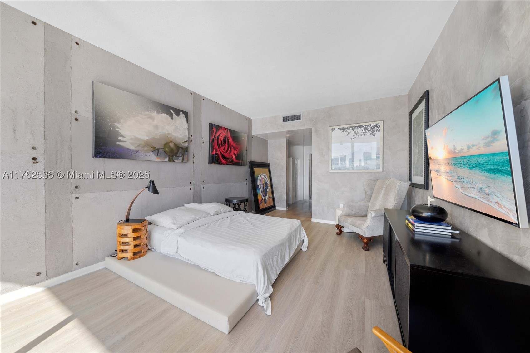 1000 Venetian Way #810, Miami FL 33139