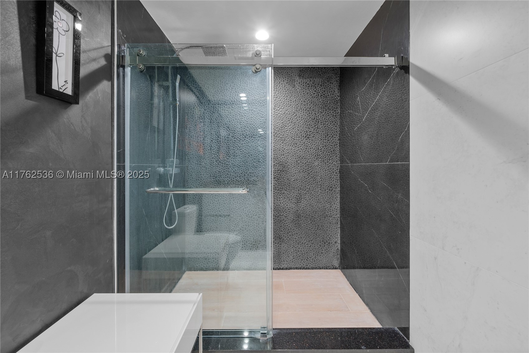 1000 Venetian Way #810, Miami FL 33139