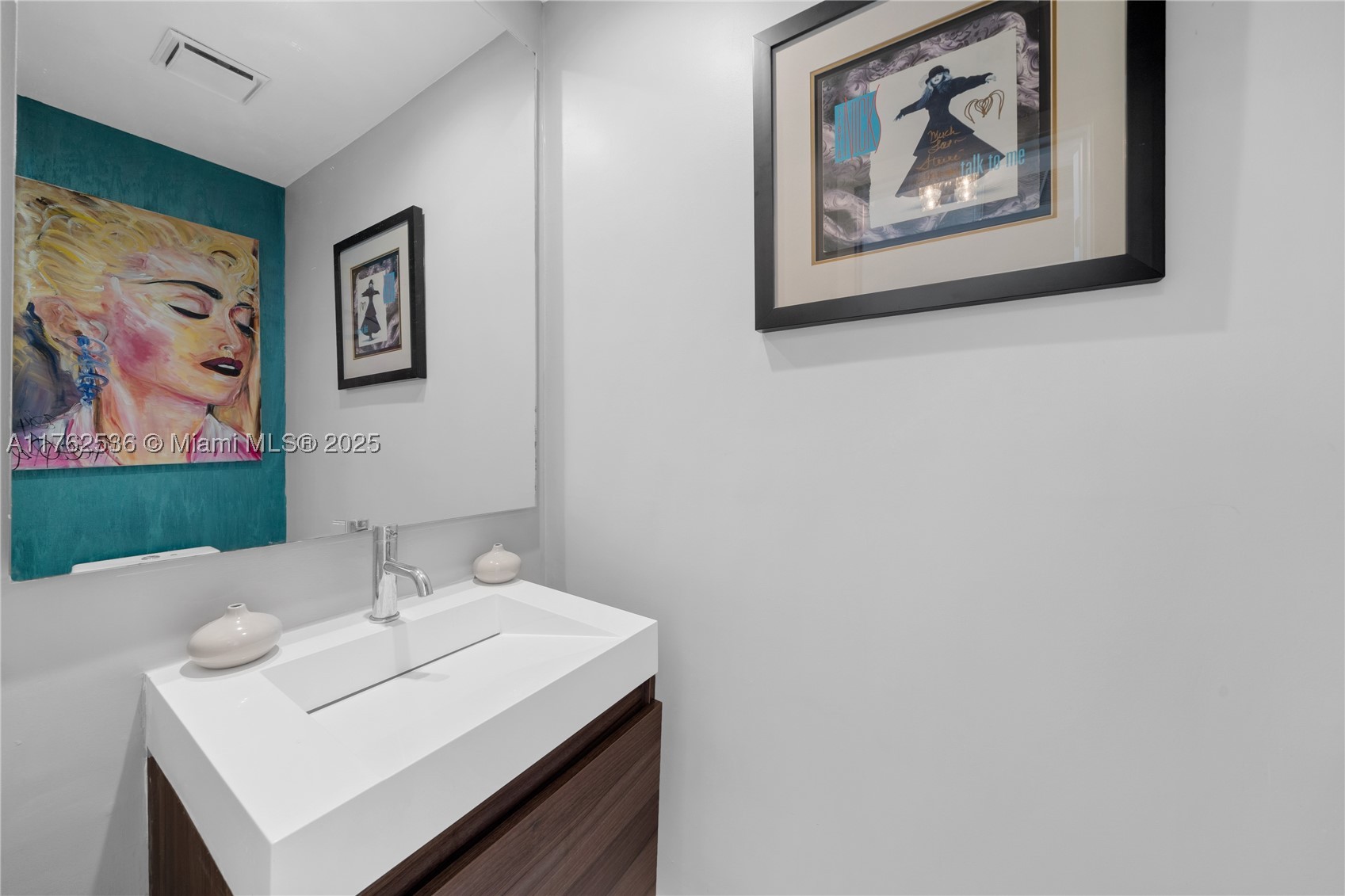 1000 Venetian Way #810, Miami FL 33139