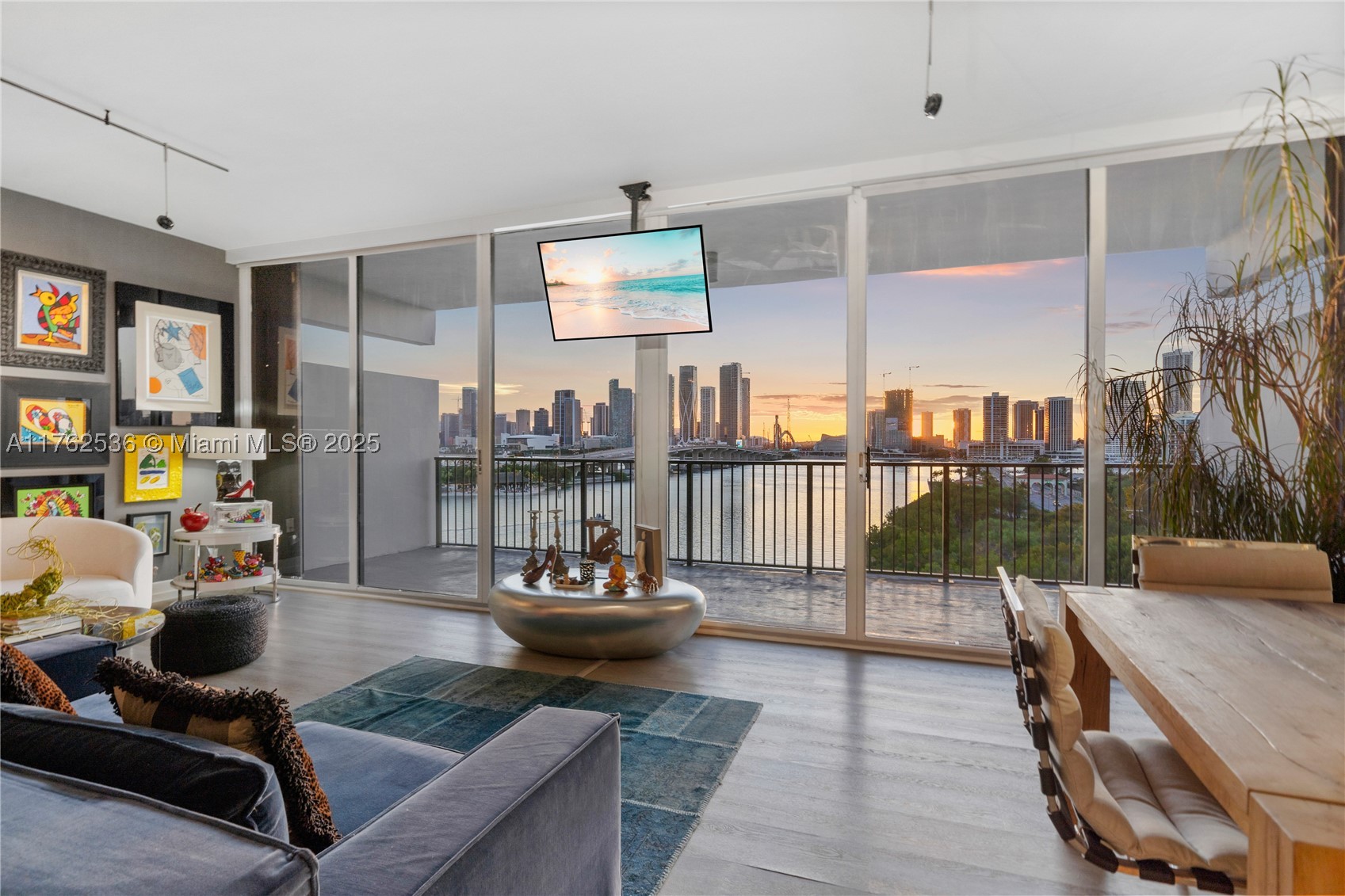 1000 Venetian Way #810, Miami FL 33139